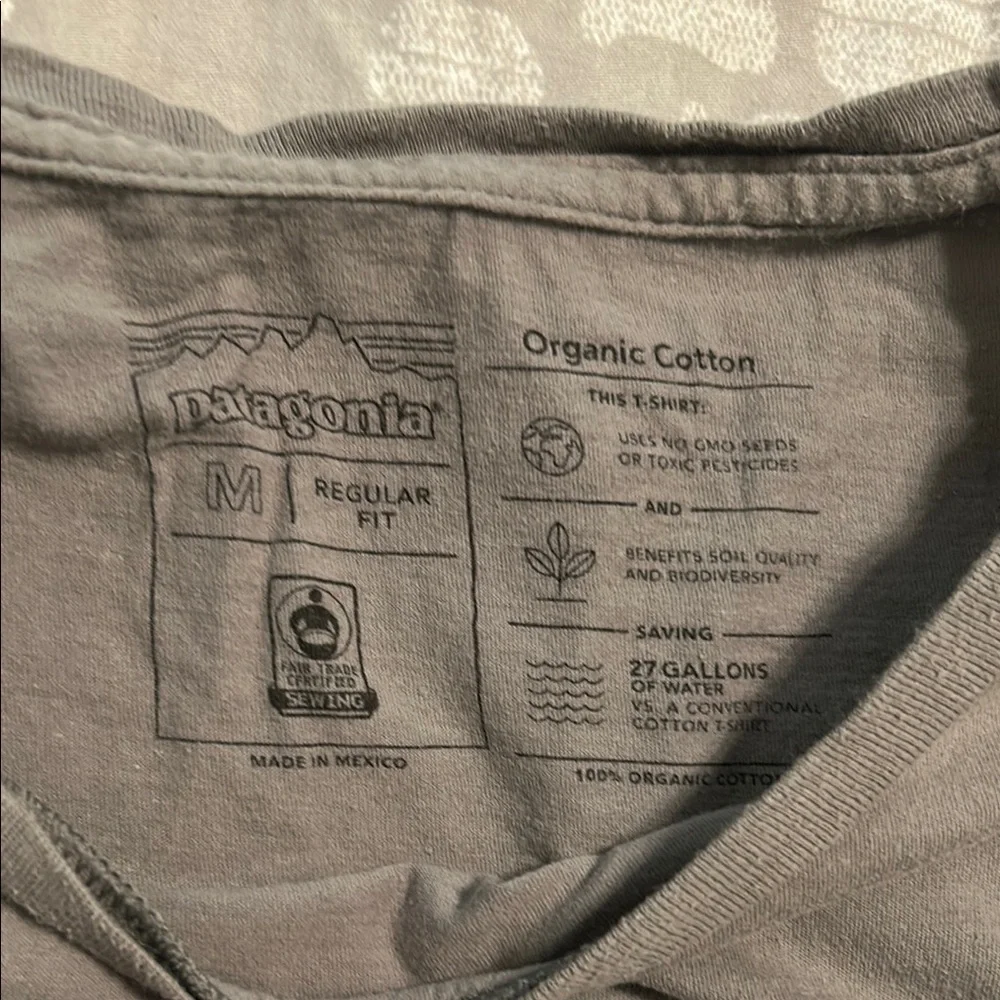 Women’s Patagonia Gray Graphic T-Shirt - Picture 2 of 4